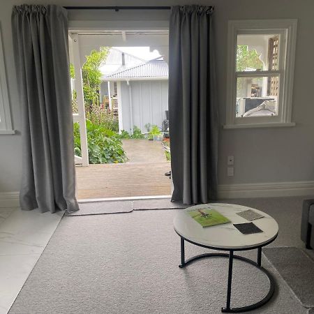 Prodigal Daughter Gourmet Lodge Martinborough Esterno foto