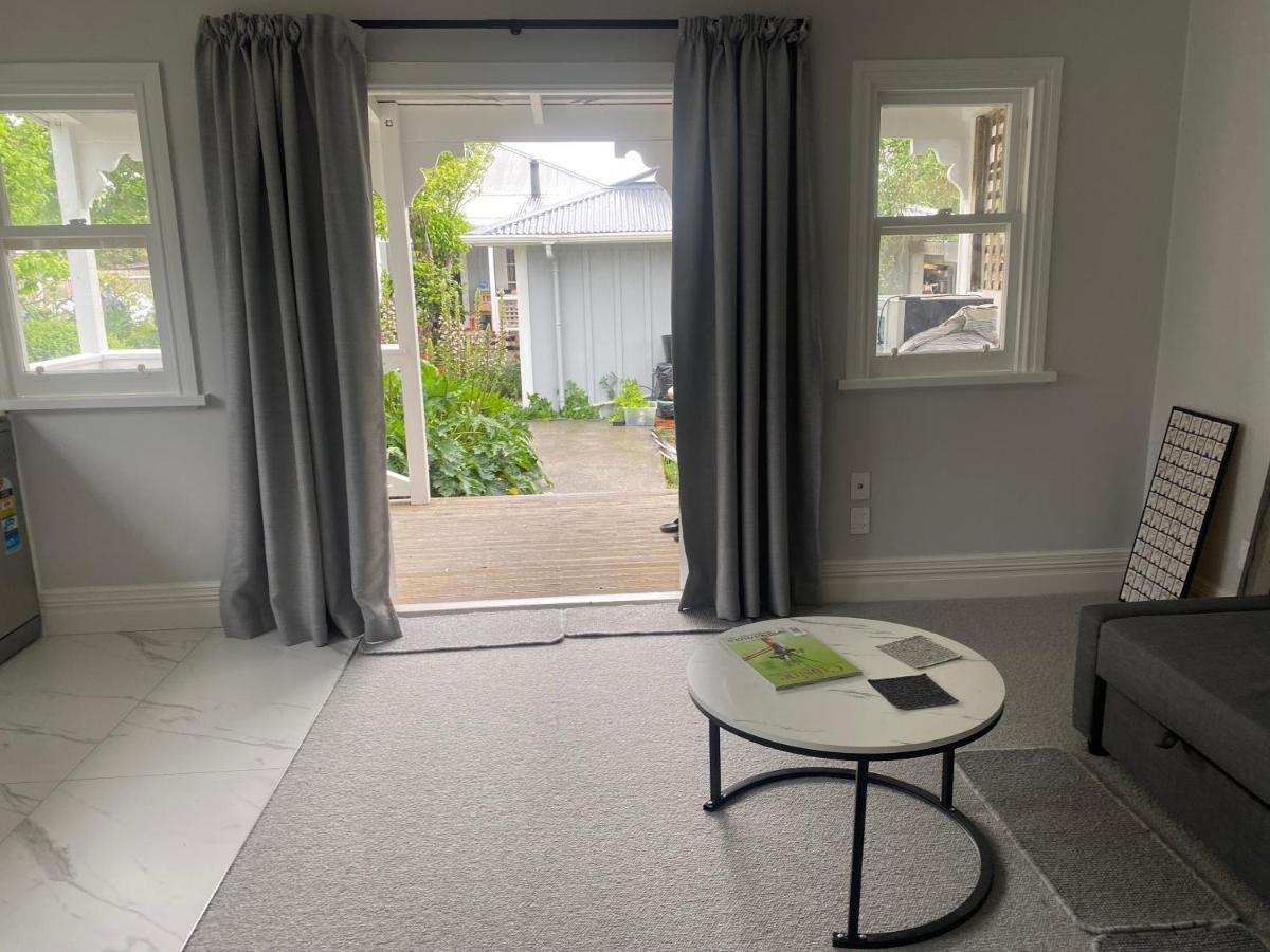 Prodigal Daughter Gourmet Lodge Martinborough Esterno foto