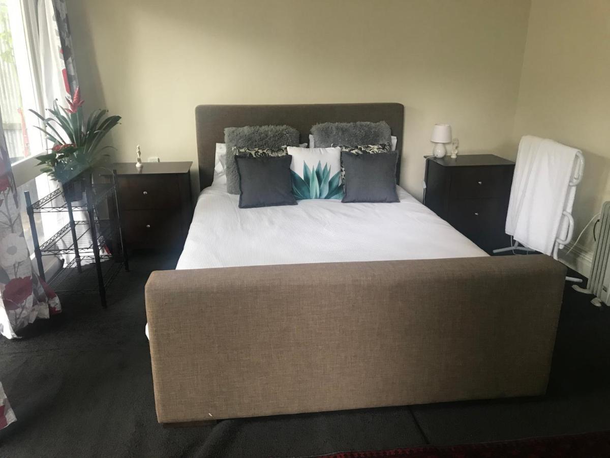 Prodigal Daughter Gourmet Lodge Martinborough Esterno foto